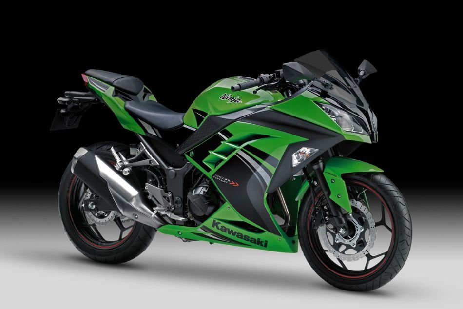 मात्र ₹38,000 की डाउन पेमेंट पर Kawasaki Ninja 300 स्पोर्ट बाइक होगा अब आपका, जानिए कीमत और EMI प्लान