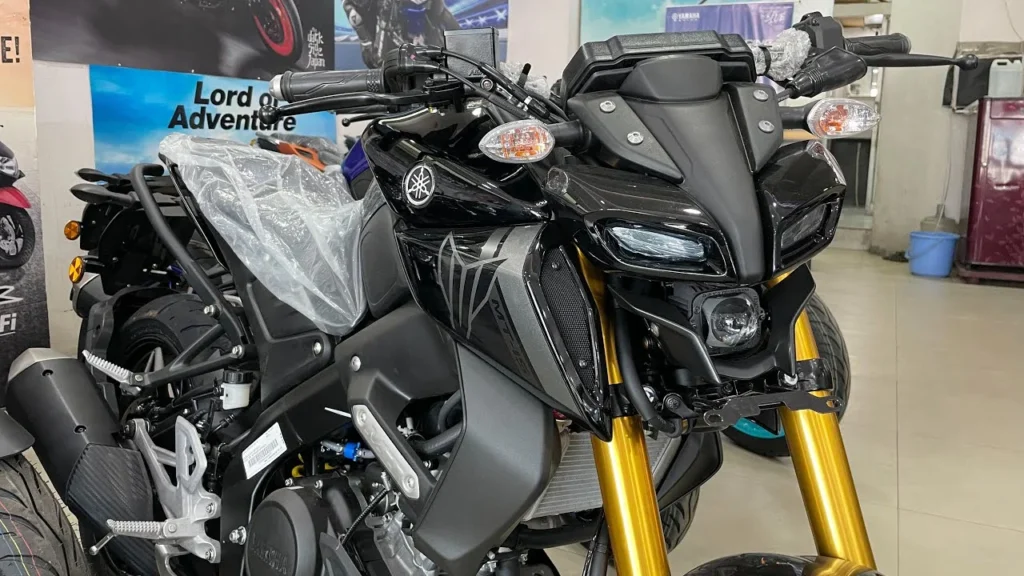 Yamaha MT 15, 155cc दमदार इंजन तथा प्रीमियम लुक के साथ में मिल रहा 56km का तगड़ा माइलेज